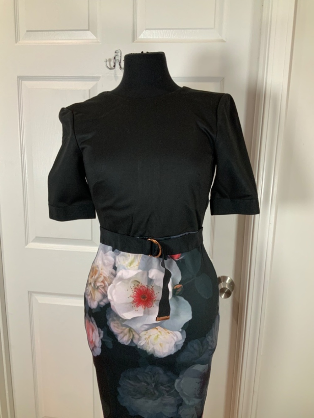 Ted Baker Masason Chelsea Floral Black Bodycon Belted Sheath Midi Dress Size 1 - Picture 3 of 10